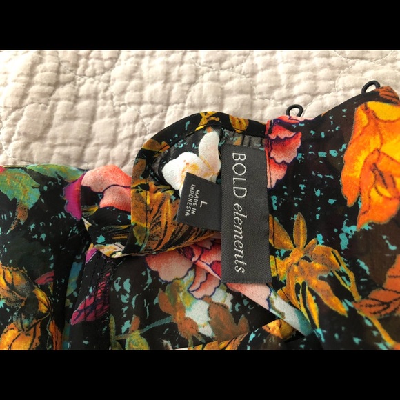 Bold elements blouse LG - Picture 3 of 4